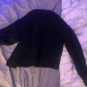  stickad tröja  - Aldrig använt 