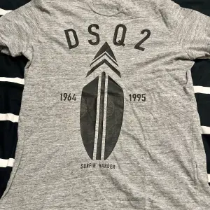 Dsquared2 Logo T-Shirt i storlek Medium. Pris 500kr, prutat och klart. 