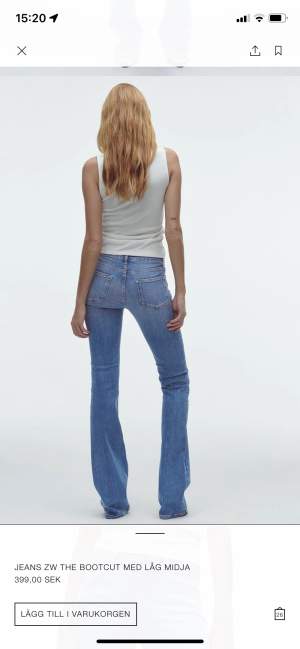Lowaist jeans från zara populära och slutsålda på hemsidan, aldrig använda prislapp sitter kvar skriv om du har några frågor❤️ 