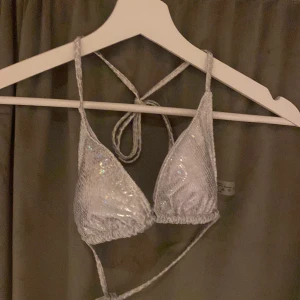 Bikini - Bikini från shein som är för liten för mig, storlek S men passar även XS. Helt oanvänt 
