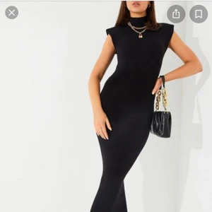 Padded shoulder dress str S - Oanvänd svart tight klänning från Nelly, str S