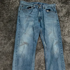 Levis 505 - Sköna ljusblåa Levis 505 jeans, sparsamtanvända och passar både nu till vår och sommaren!