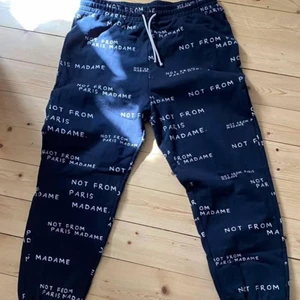 NOT FROM PARIS MADAME SWEATPANTS - SIZE L, COND 8/10, NYPRIS 1899.