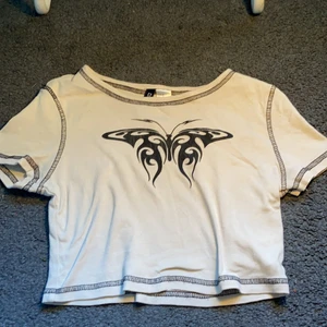  H&M  Divided - Magtröja från H&M kommer tyvärr inte till användning längre