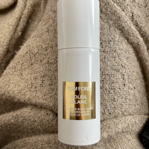 Tom Ford soleil blanc body spray parfym - Tom Ford soleil blanc body spray parfym. 150 ml ord pris 675 kr ca 75-100 ml kvar
