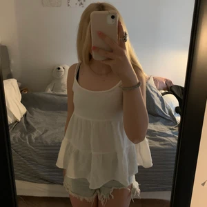 Linne hm - linne från hm, jätte fint till sommaren. Lite genomskinlig o andvänt 1-2 gånger ungefär ❣️