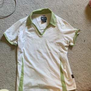 Adidas t-shirt - Nästan helt oanvänd adidas t-shirt som är lite för stor för mig (xs). Köpte secondhand förra året.