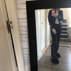 Skinnjacka - Minns tyvärr inte vart den är köpt! Storlek S. Fake skinnjacka!🫶🏼 säljer för 80kr plus frakt✨