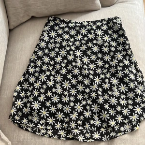 Söt sommarkjol - Aldrig använd! 