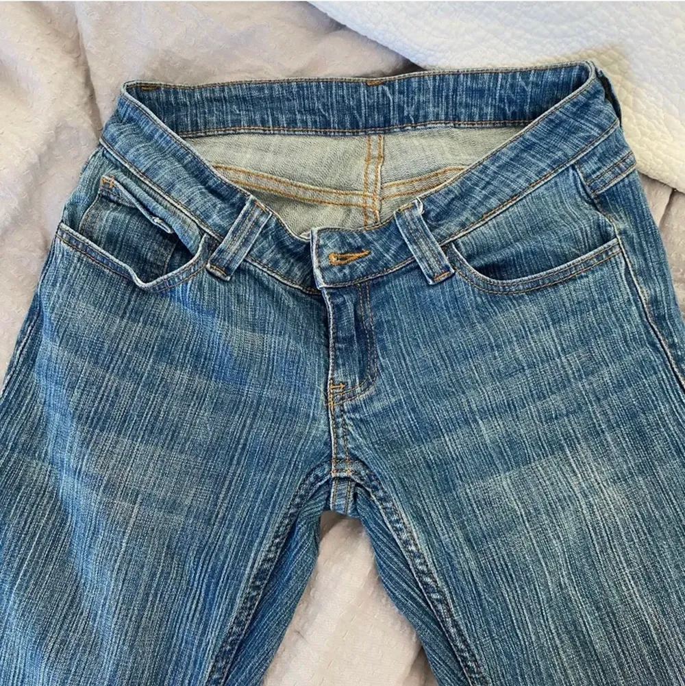 Bud på 529! Snygga jeans från brandy Melville i ny skick. As snygga och as bekväma. Köpta för 566 här på Plick . Jeans & Byxor.