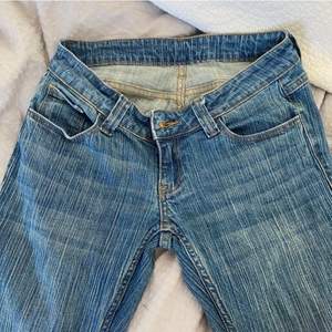 Bud på 529! Snygga jeans från brandy Melville i ny skick. As snygga och as bekväma. Köpta för 566 här på Plick 