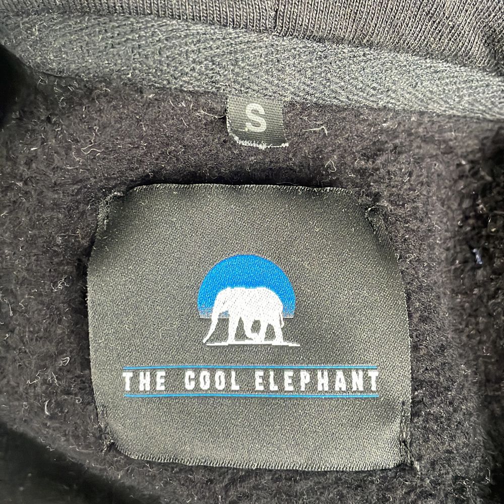 Säljer denna superfina hoodien från The Cool Elephant. Säljer därav att jag inte får någon användning av den längre. Den passar till det mesta 💕den är använd men väldigt bra skick och inga defekter💕 skriv om ni har några frågor eller om ni är intresserade av att köpa 💕. Tröjor & Koftor.