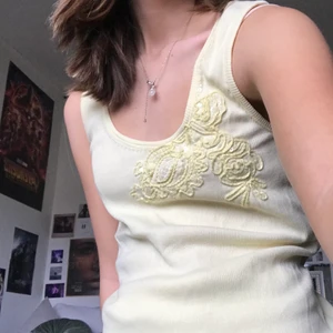 Vintage linne - Så snyggt vintage linne med paljetter☺️💗säljer även mycket annat liknande och kommer lägga upp mer så småningom så ta gärna en titt☺️❤️