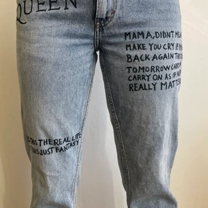 Queen jeans  - Blåa jeans med Queen tema, 
