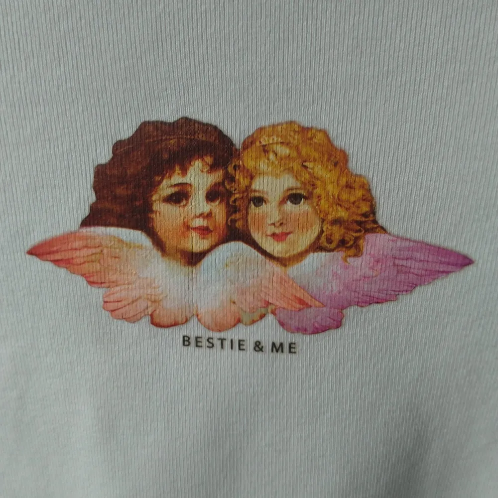 Jättegullig topp från Lindex med två änglar på. Perfekt till sommaren och den sitter fint på kroppen!👼💕. T-shirts.