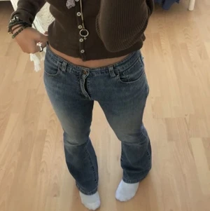 Hm low waist - Lågmidjade jeans från hm. Är som nya och passar 36-38. SLUTSÅLDA PÅ HEMSIDAN