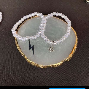 Pärlarmband  - Pärlarmband med hänge av rostfritt stål, säljes av Eagle design uf 