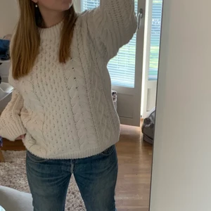 Stickad tröja - Superfin o mysig kapelstickad tröja från hm. Har tyvärr inte kommit till tillräckligt stor användning och väljer därför att sälja