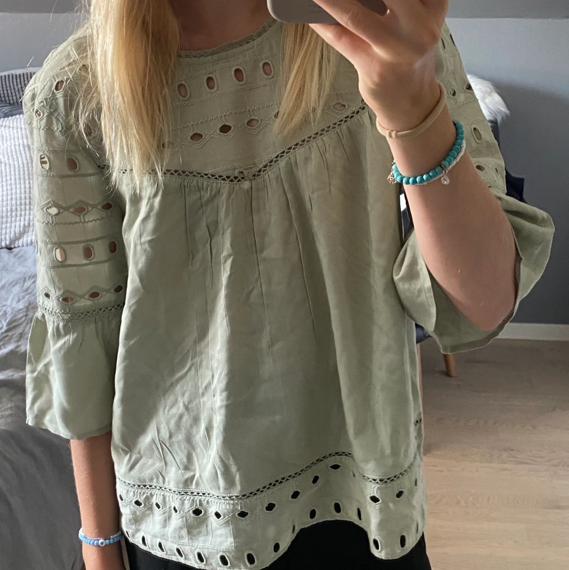 Fin blus från ONLY strl 34