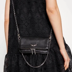 Zadig väska  - Säljer min väska som jag köpte för 2 år sen på zalados hemsida. Den är knappt använd och i bra skick! Säljer pga att den inte kommer till användning. 