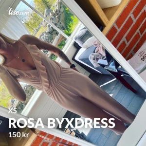 Rosa jumpsuit - En fin rosa jumpsuit i fint skick! Knappt använd. 