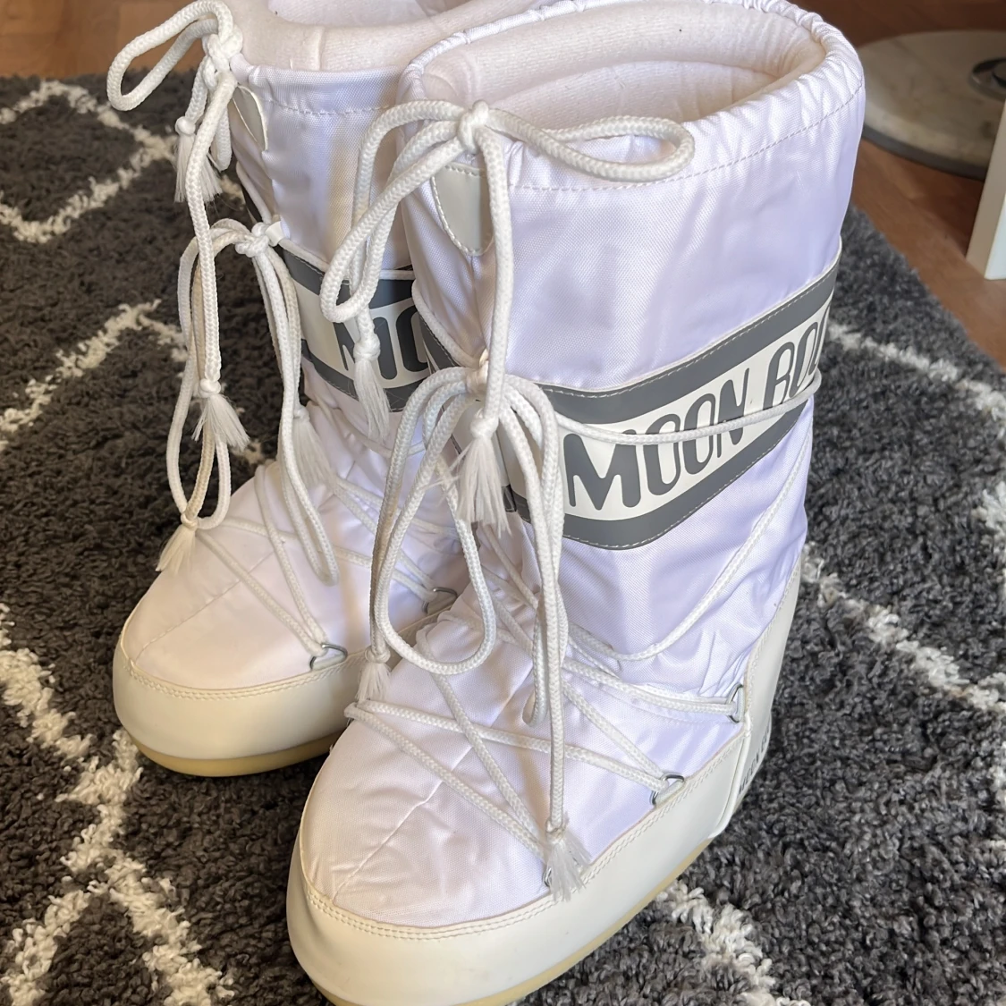 MOON BOOTS