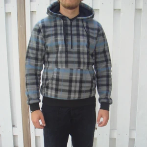 Hoodie - En fleecehoodie från Asos Passform: lite mindre  Sparsamt använd 