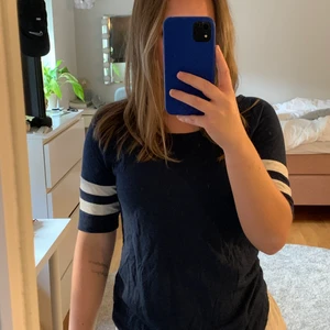 Tommy Hilfiger T shirt - Säljer denna t shirt från Hilfiger, väldigt bra skick. Köparen står för frakt.