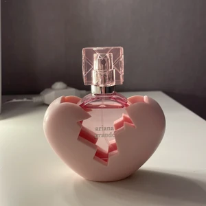 Ariana grande parfym - Säljer denna parfym då jag ej använder den längre❤️ kom privat för frakt