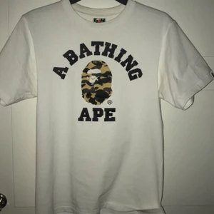Bape - Bape T-shirt   Storlek S  Äkta, kvitto finns