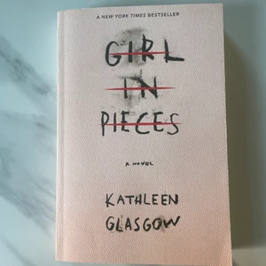 Girl in pieces - Oläst! Säljer då jag inte längre är intresserad av att läsa den. säljer för 50kr + 50kr frakt. hör av er vid intresse!  obs! den är inte smutsig det är bokens design