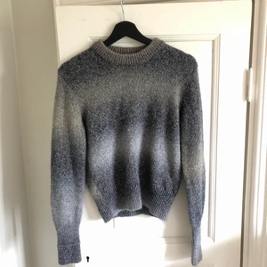 HOPE stickad tröja - Fin stickad tröja från Hope i strl, 36. Använd med i felfritt skick. Tröjan är superbekväm och skön. 