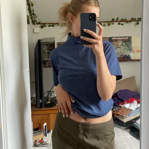 Blå tröja  - Sjukt snygg tröja köpt second hand. Säljer då den inte kommer till användning🤍