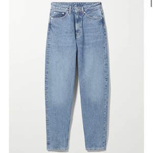 Jeans i modellen lash från weekday. Supersnygga men tyvärr kommer de inte till användning längre 