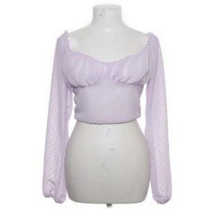 Topp - Topp i storlek medium🦋 hör av er vid intresse eller funderingar 💕 spårbar frakt på 29kr tillkommer📦