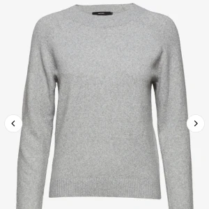 Stickad tröja - Jag säljer min helt nya grå stickade tröja från vero Moda i behov av pengar 