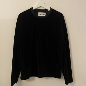 Our Legacy black velour long sleeve - Svart long sleeve från Our Legacy i velour, i mycket gott skick