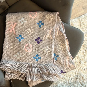 Halsduk  - Louis Vuitton ull halsduk 