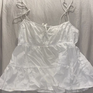 Linne - Jättefint linne från hm! Knappt använd. I mycket bra skick❤️