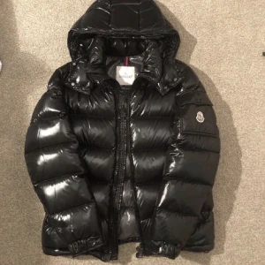 Söker moncler maya jacka (säljer inte) - Söker moncler maya jacka för bra pris
