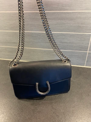 Snygg väska - Snygg väska knappt använd Mellanstor