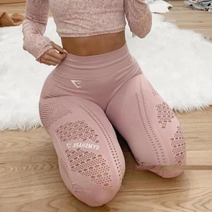 Gymshark Flawless Knit Tights - Washed Lavender - Mycket fina gymtights från Gymshark.  Modell Flawless Knit Tights i färgen Washed Lavender. Nästan helt oanvända! Lånad bild (se 2:a för min bild). Nypris 650 kr. Storlek M.