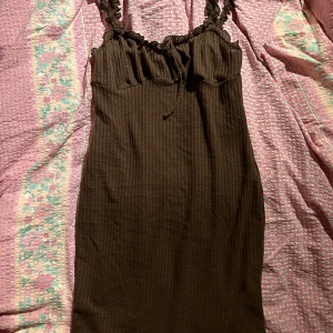Brun klänning - Brun klänning ifrån shein. Pris + frakt
