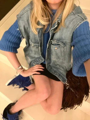 Blå stickad tröja - Klarblå stickad tröja!💓 så cool färg 