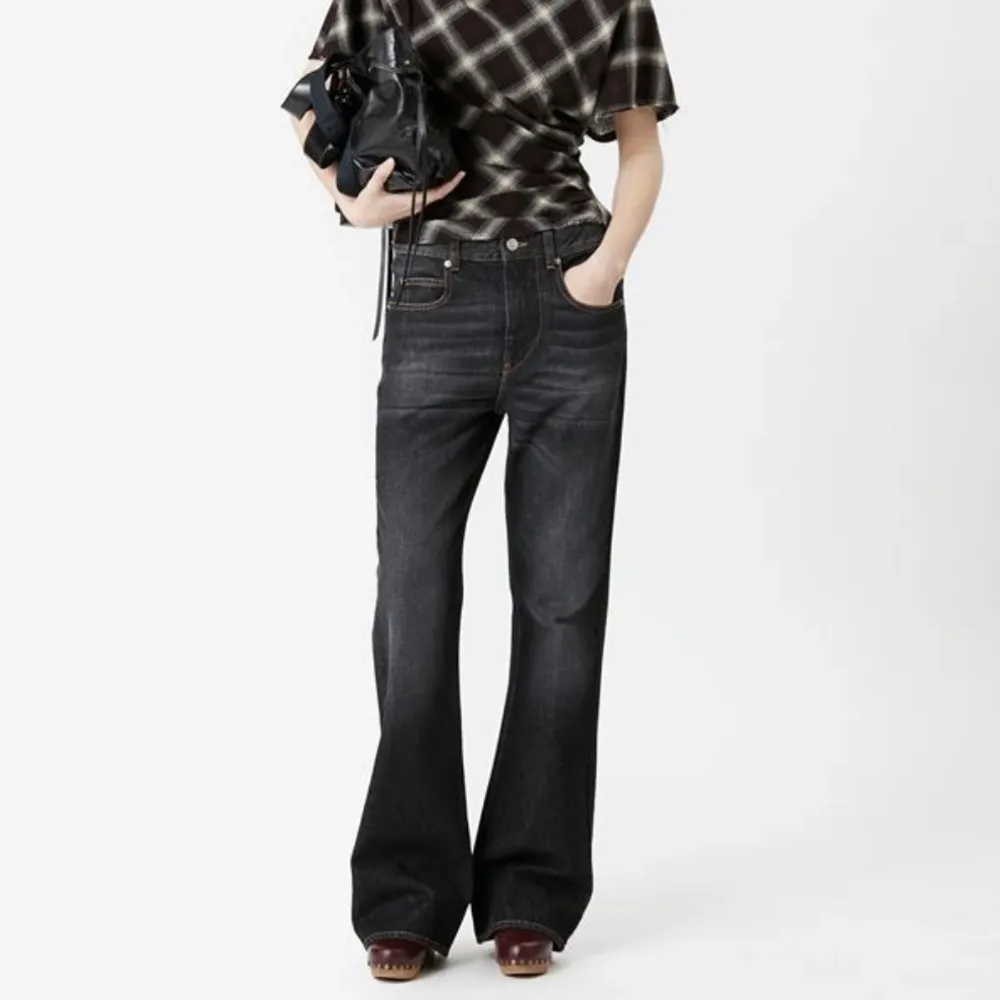Intressekoll på mina isabel Marant jeans! Buda privat eller i kommentarerna (går bra att buda lägre än 2000kr. Jeans & Byxor.