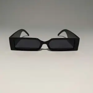 Stiliga glasögon som kommer få dig att sticka ut på alla fester 