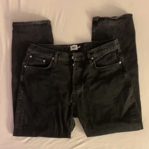 Midrise jeans - Bra skick köpt från herrsidan lager 157. Storlek 34/32