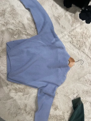 Other stories stickad tröja - Oanvänd blå tröja från Other stories❤️