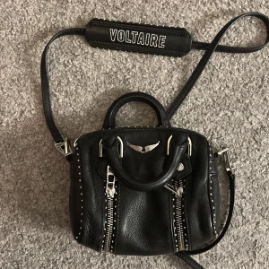 Zadig väska  - Jätte fin Zadig väska som tyvär inte kommer till användning, andvänd ett par fåtal gånger och inga skador.