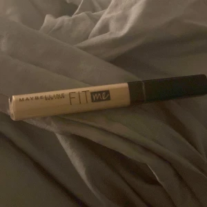 Fit me concealer  - Hej. Säljer denna fit me concealer. Aldrig testat då den är HELT oöppnad. Kontakta mig vid intresse eller köp. OBS!! Den är i färg 06. 